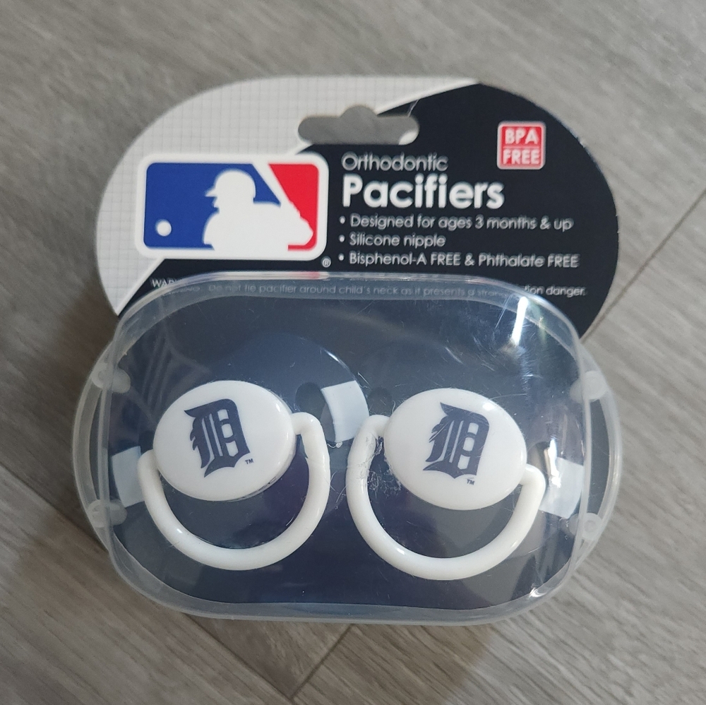 Detroit Tigers MLB Orthodontic baby pacifiers set BPA free NEW